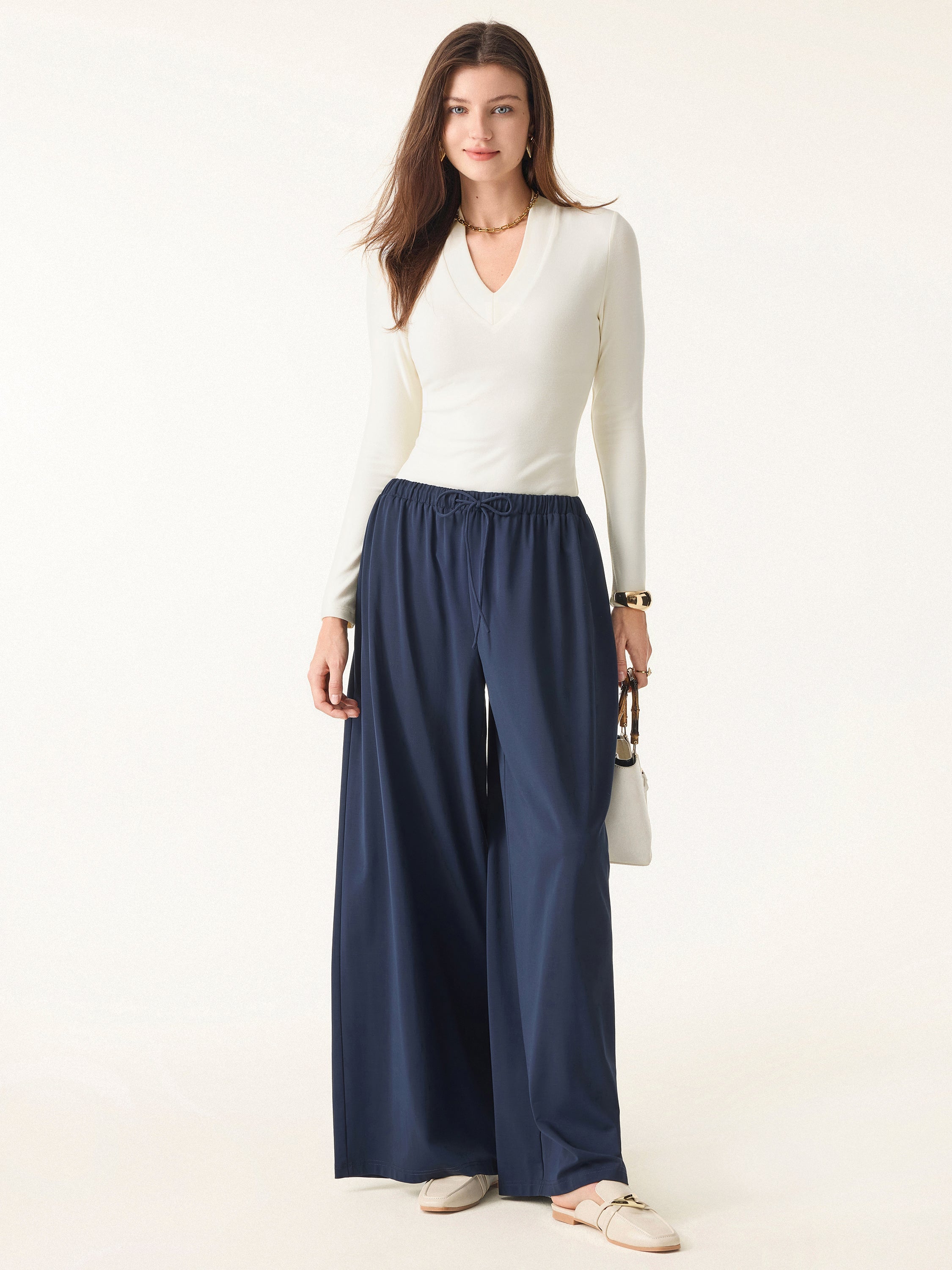 Jero™ | Essential V-neck Top