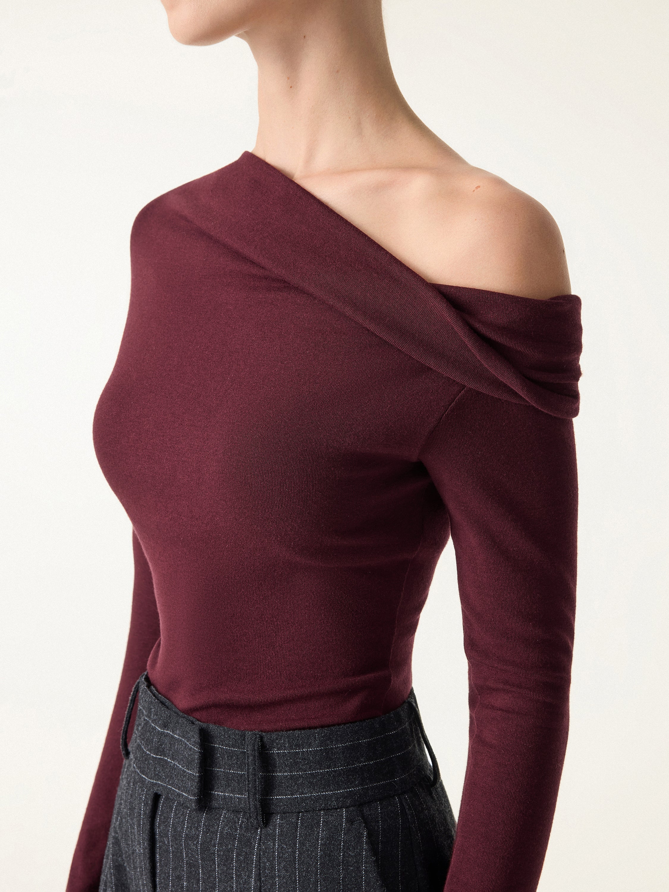 Jero™ | Necklines Long Sleeve